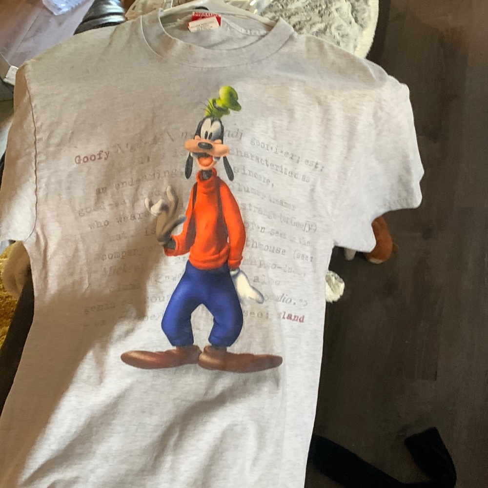 Goofy, I know. Vintage Goofy tshirt. Size med
